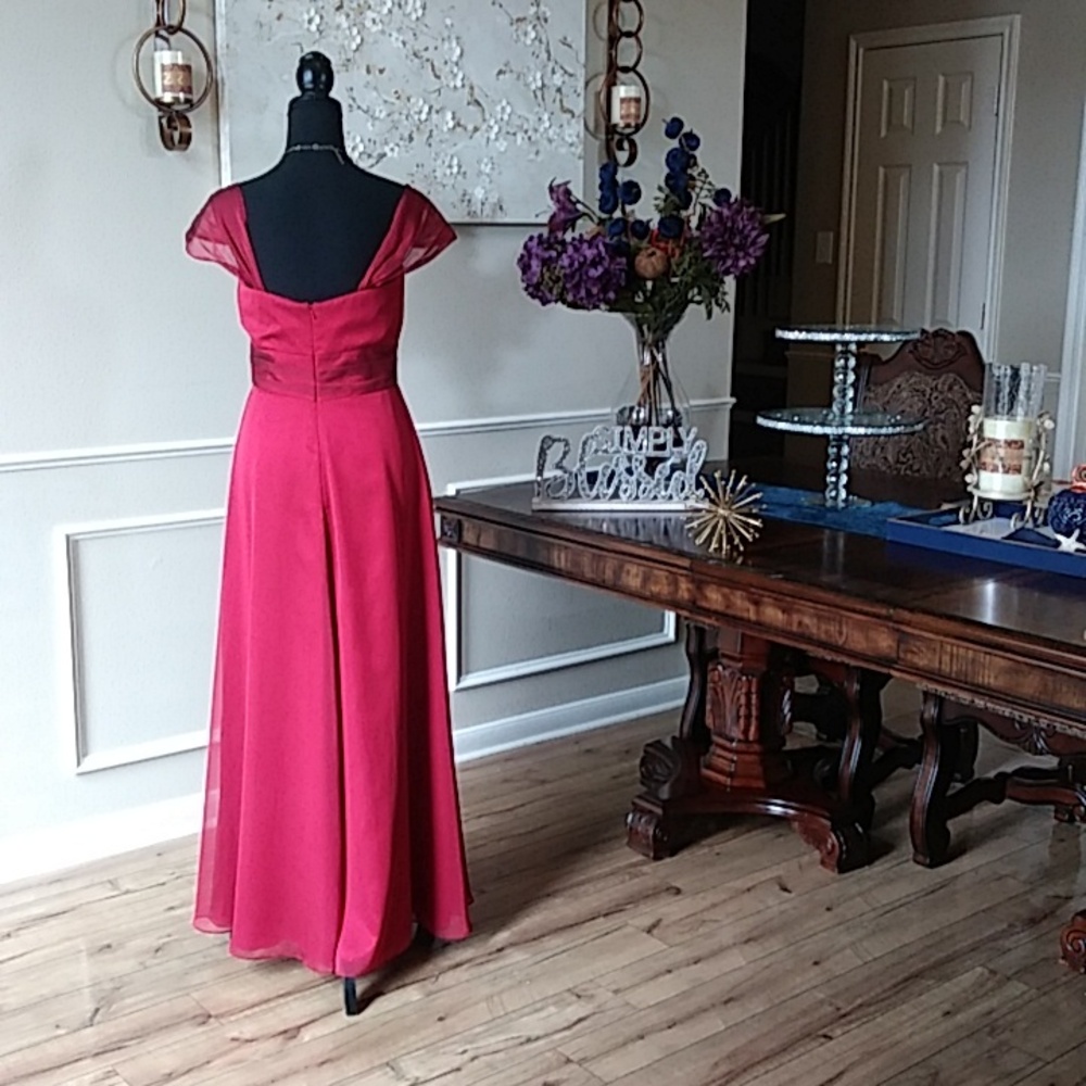 Belsoie Tiffany Chiffon Red Cap Sleeves Floor-length Gown. Size 8 - Picture 10 of 17